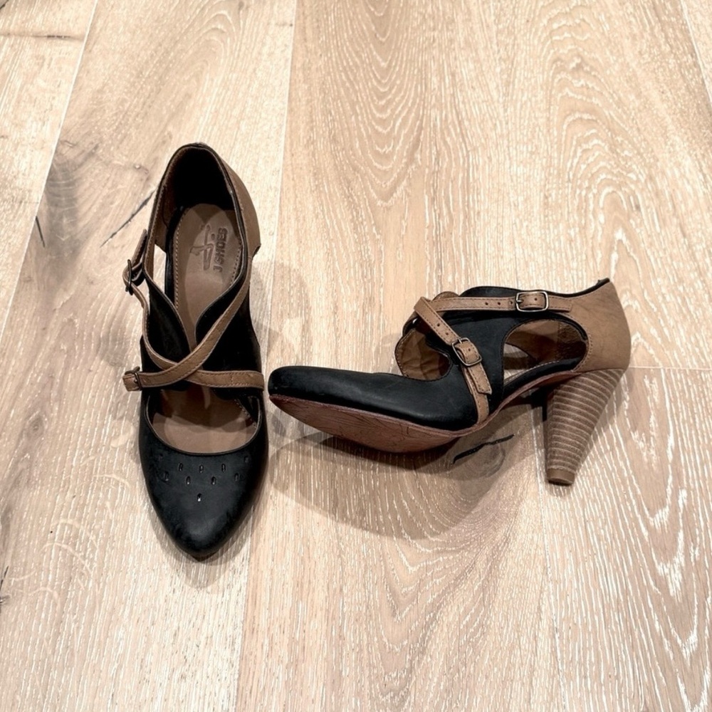 J Shoes Black and Tan Heels with Cross Straps, Size 7.5